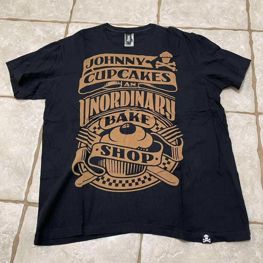 RARE!! Johnny Cupcakes Unordinary Bakeshop Tee XL